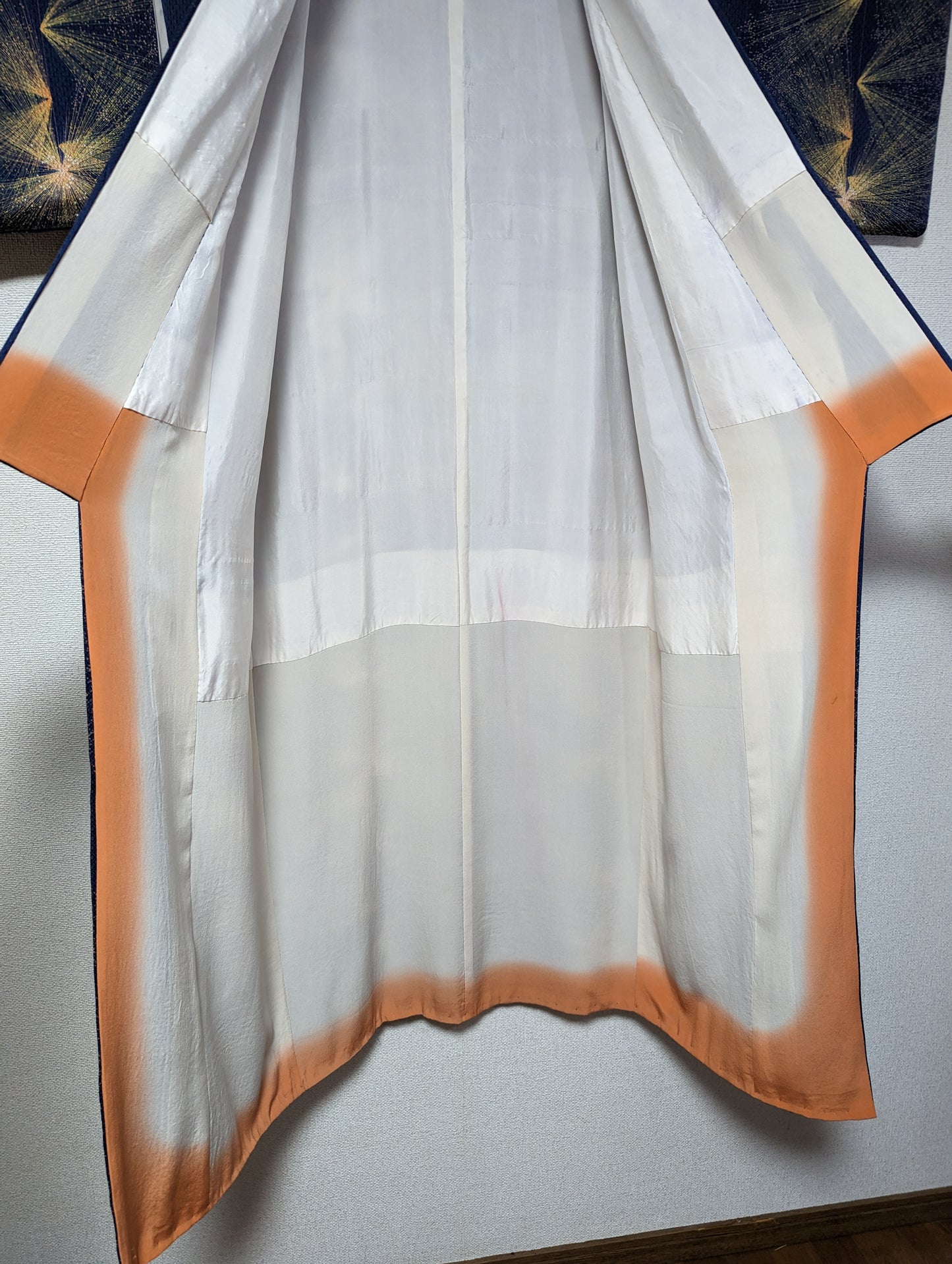 Kimono japonais pour femme en soie bleu avec motif jaune - Vintage