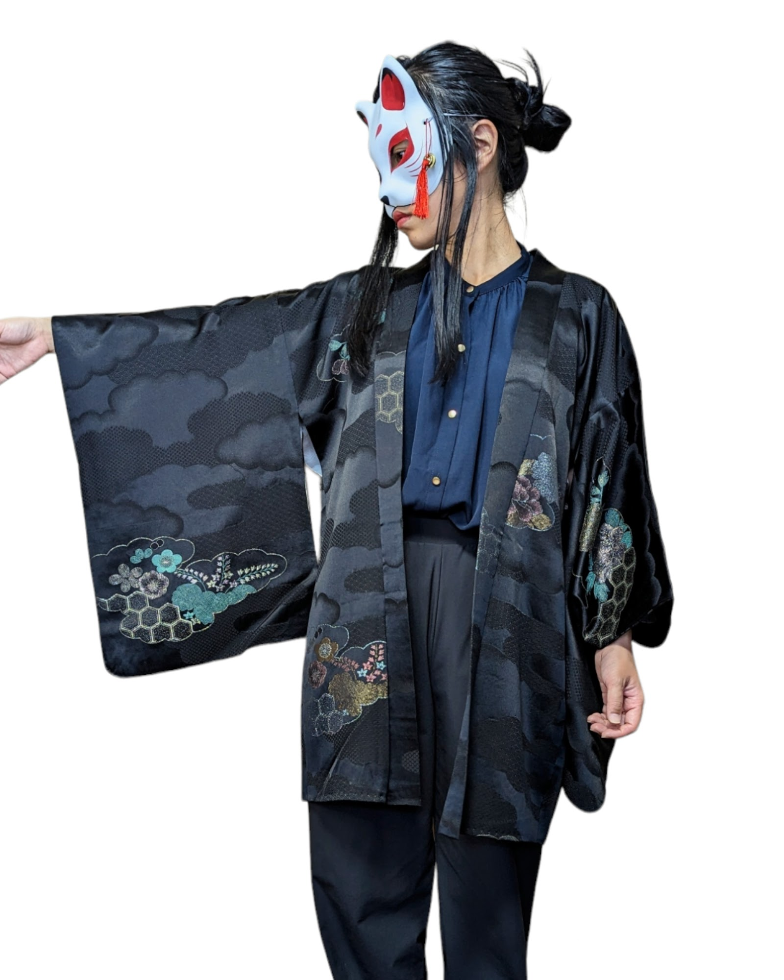 Haori woman in black silk cloud pattern
