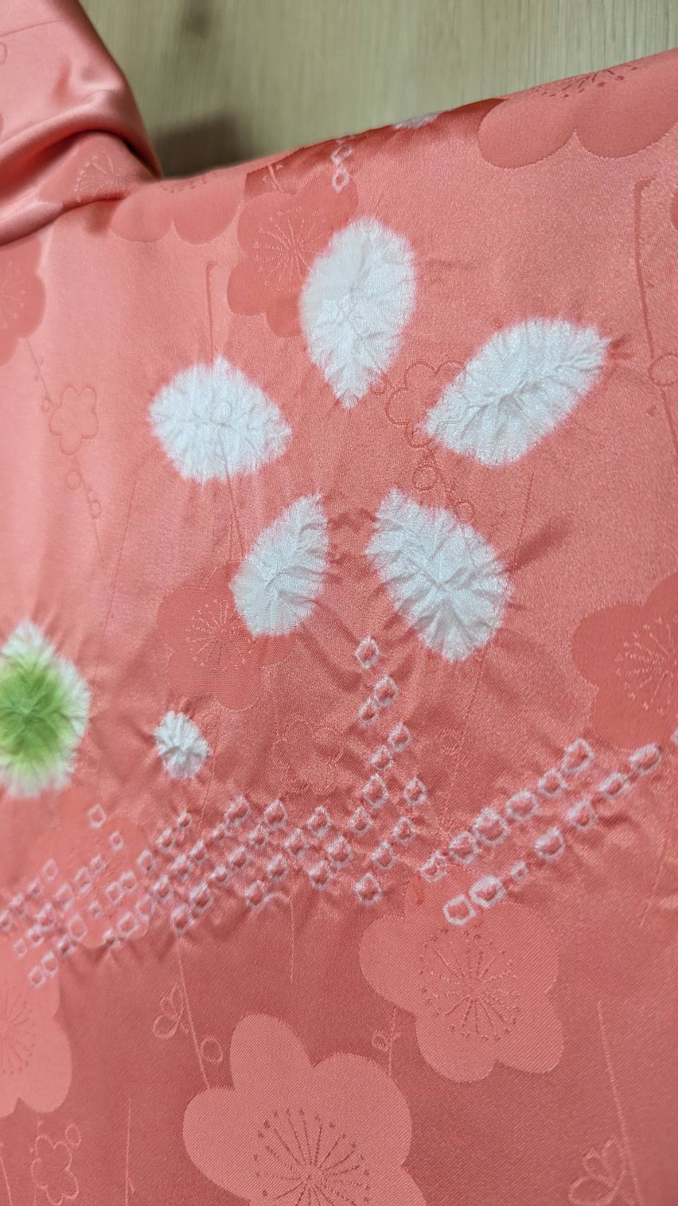 Kimono japonais pour femme en soie - Corail motifs fleurs - Vintage